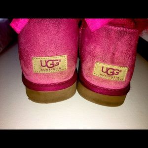 Gently used Pink Bailey Bow Ugg Boot size 9